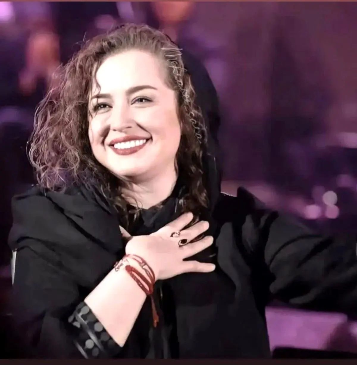 رونمایی مهراوه شریفی نیا از ماشین میلیاردی اش 
