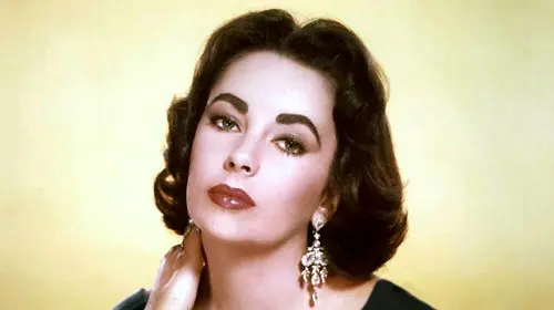 ۹ سلبریتی با ویژگی‌های جسمی منحصر به فرد