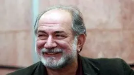 تصویری دیده نشده از آتیلا پسیانی در آغوش پدرش
