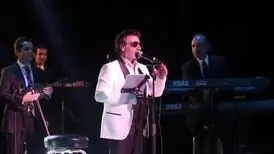 شکستن در و پنجره ورودی سالن کنسرت معین در وان!/ ویدئو
