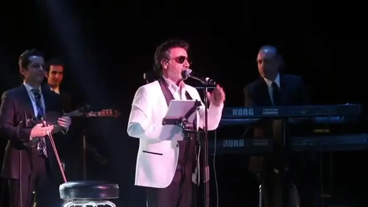 شکستن در و پنجره ورودی سالن کنسرت معین در وان!/ ویدئو
