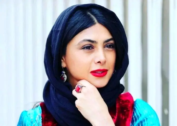 زمستان ۱۴۰۴: استایل کلاسیک آزاده صمدی در اصفهان
