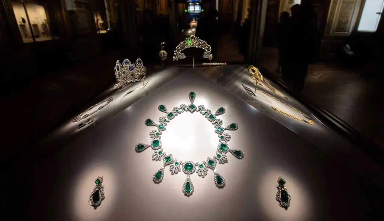 تصاویر جواهرات دزدیده شده از موزه لوور