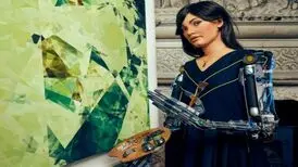 (ویدئو) نقاشی ملکه الیزابت دوم توسط یک ربات انسان نما