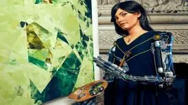 (ویدئو) نقاشی ملکه الیزابت دوم توسط یک ربات انسان نما