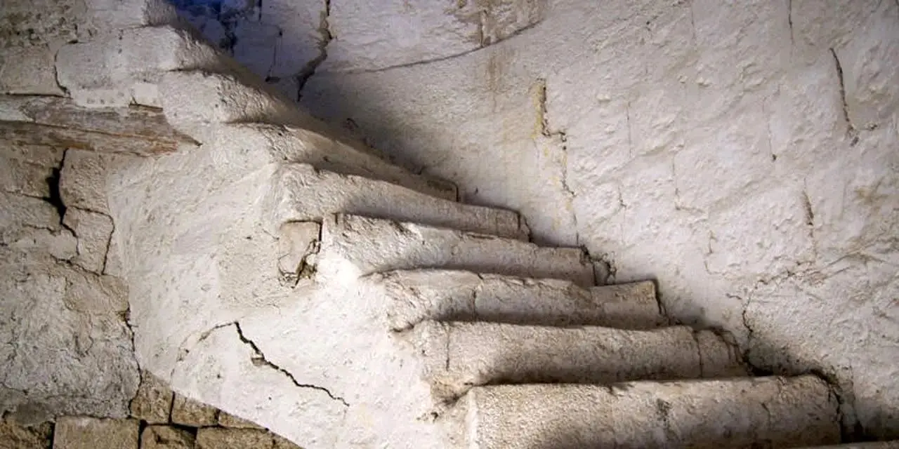 باستان‌ شناسان به‌طور تصادفی یک پلکان رومی متعلق به ۲,۰۰۰ سال پیش کشف کردند
