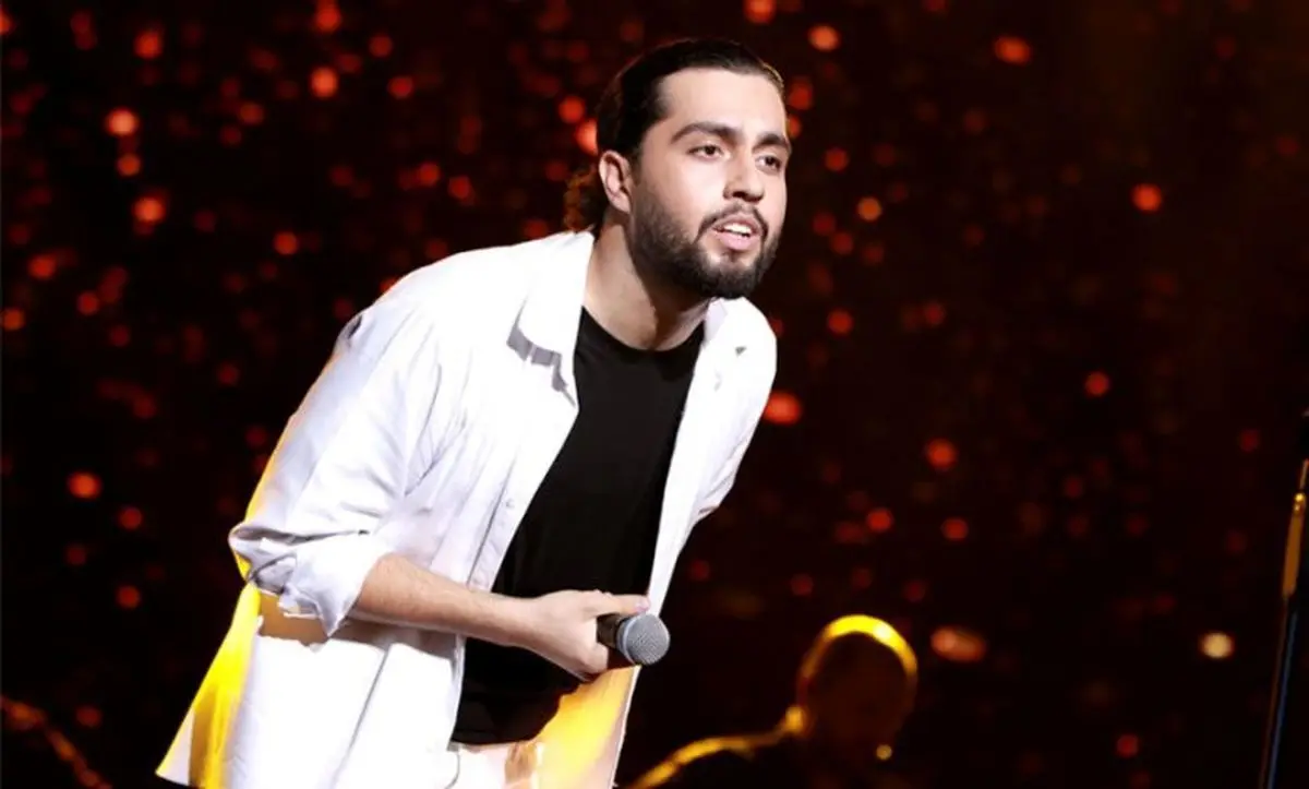 بی‌احترامی یک دختر به خواننده پاپ در حین برگزاری کنسرت/ ویدئو
