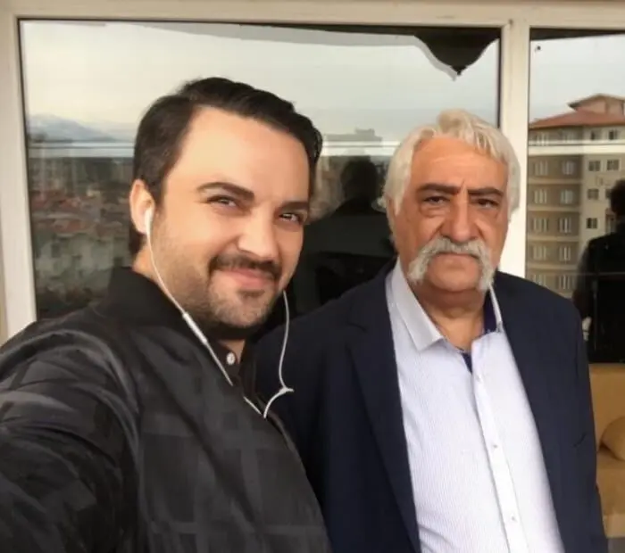 قاب هایی جالب از تیپ و چهره «محمد» سریال ستایش در کنار همسرش

