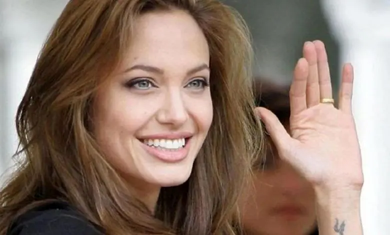 ماجرای هدایای گرانقیمت آنجلینا جولی به همسران سابقش چیست؟
