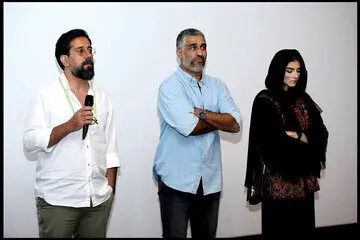 پژمان جمشیدی در شب تولدش با مردم به تماشای «بی‌مادر» نشست
