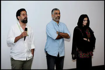 پژمان جمشیدی در شب تولدش با مردم به تماشای «بی‌مادر» نشست
