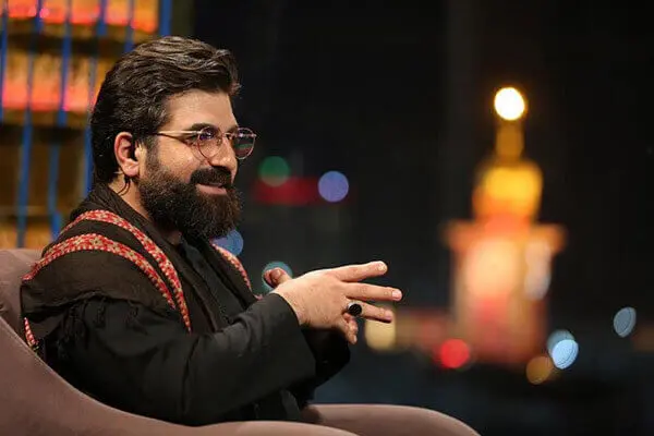 مجری برنامه «محفل»: هنوز هم سر حرفم هستم
