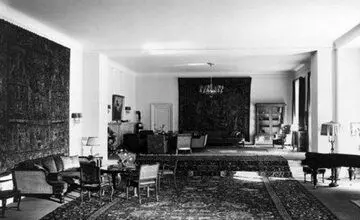 گفت‌وگو با دو هووی اراکی که بزرگ‌ترین قالی جهان را برای هیتلر بافتند / حاج‌آقا پول خوبی گرفت، اما ما نه!

