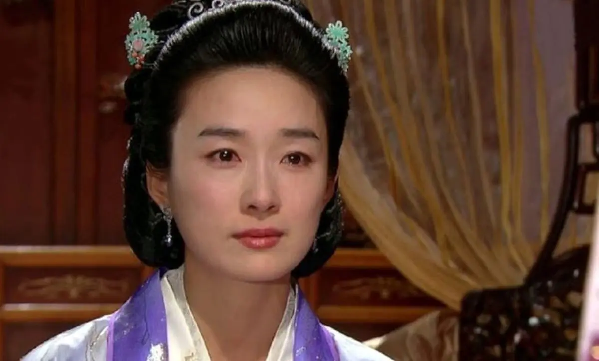 جشن تولد مادر جومونگ در کنار شوهرش
