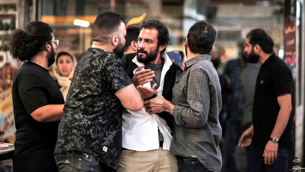 اعتراض به ناپایداری عواطف انسانی در «قهرمان»