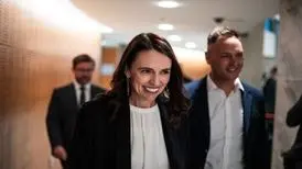 سیاستمدار نیوزیلندی نویسنده می‌شود
