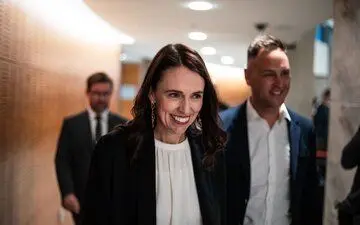 سیاستمدار نیوزیلندی نویسنده می‌شود
