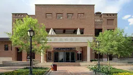 نمایش‌های تماشاخانه‌ ایران‌شهر نیم‌بها شد
