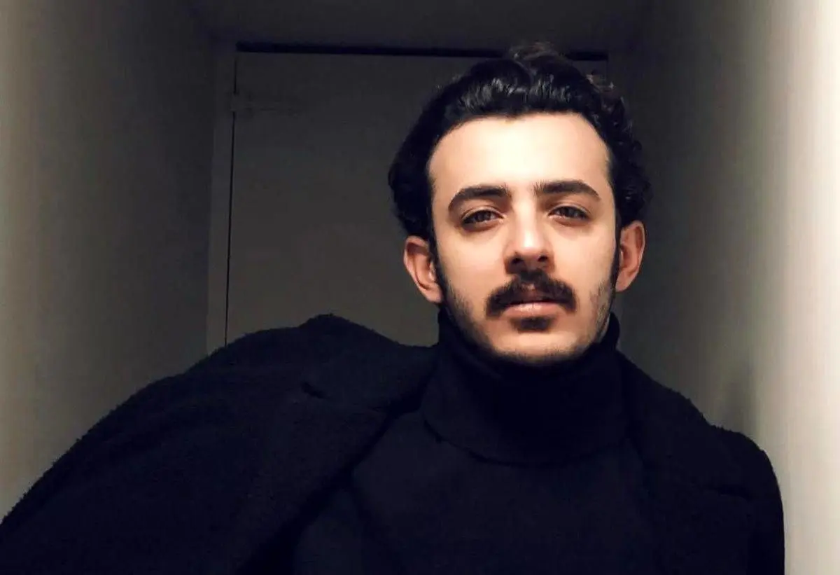 افشاگری علی شادمان: برای این سریال 2 سال داروی ضد رشد مصرف می‌کردم تا چهره و قدم تغییر نکند