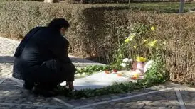 وزیر رئیسی بر سر مزار استاد شجریان