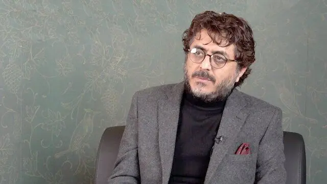 بازیگر «شیش ماهه»: مهران مدیری زیاد از بداهه‌گویی در کارهایش استفاده می‌کند
