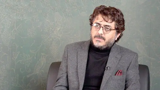 بازیگر «شیش ماهه»: مهران مدیری زیاد از بداهه‌گویی در کارهایش استفاده می‌کند
