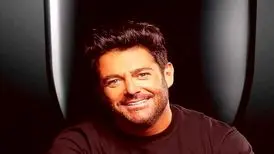 استایل جنجالی رضا گلزار با شلوار زاپ دار
