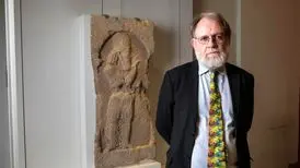 کشف و ضبط یک سنگ‌نگاره ۲ هزار ساله ایرانی در فرودگاه بریتانیا / این اثر به موزه ملی تهران ارسال خواهد کرد
