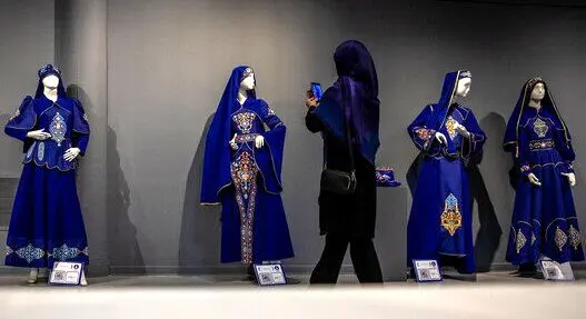 رنگ شلوار لی از آبی ایرانی آمد/ برای طراحی لباس‌ ایرانی فقط دنبال بته‌جقه نباشیم