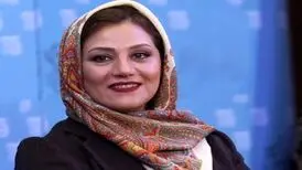 تصویری از خانم بازیگر بر مزار استاد شجریان

