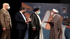 قدردانی از برگزیدگان جایزه کتاب سال جمهوری اسلامی و جایزه جهانی کتاب سال با حضور رئیس جمهور 
