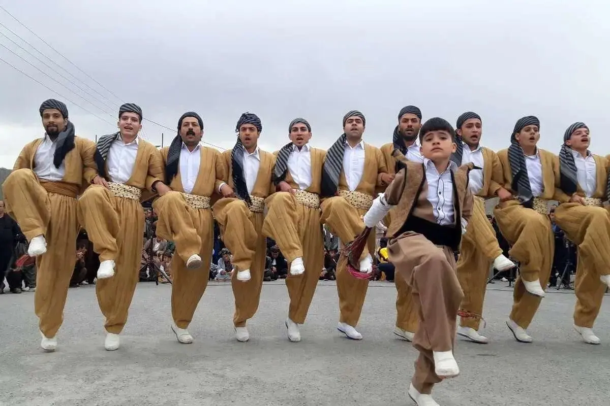 واکنش یک ربات به آهنگ کُردی در شهر مادرید