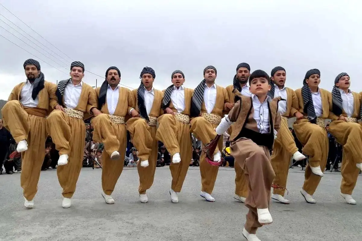 واکنش یک ربات به آهنگ کُردی در شهر مادرید