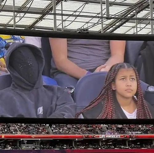 استایل عجیب و غریب کانیه وست در کنار فرزندانش