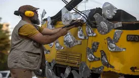 هنرمند مجسمه‌ساز با «ققنوس» به شهادت مردم در جنگ رمضان واکنش نشان داد