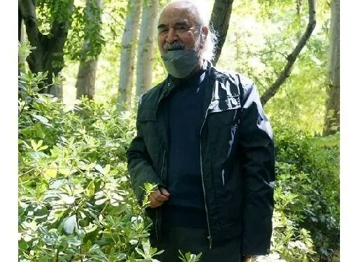 شفیعی کدکنی در کنار مزار استاد آواز ایران/ عکس