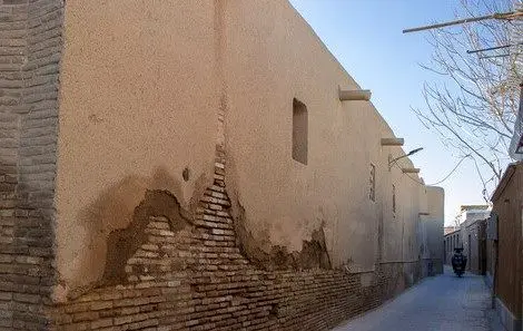 انکار چندساله منشاء رطوبت، مسجد جامع عتیق اصفهان را در معرض آسیب قرارداد
