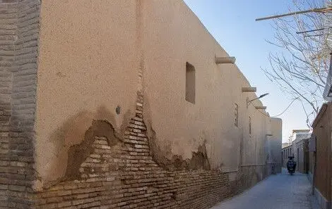 انکار چندساله منشاء رطوبت، مسجد جامع عتیق اصفهان را در معرض آسیب قرارداد

