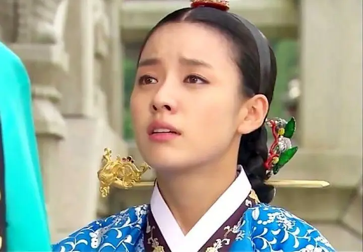 بازیگر نقش دونگی در کنار معلم دوران دبستان اش