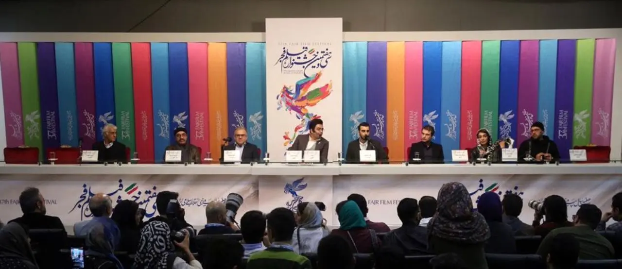 جشنواره فجر۳۷؛ نشست جنجالی فیلم معکوس/ پولاد کیمیایی: این اتفاق بسیار تلخ و توهین‌آمیز بود!