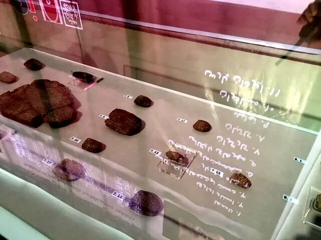 نمایش ادامه‌دار ۱۱۰ گل‌نوشته هخامنشی در موزه ملی