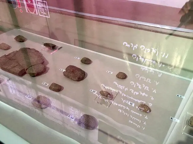 نمایش ادامه‌دار ۱۱۰ گل‌نوشته هخامنشی در موزه ملی