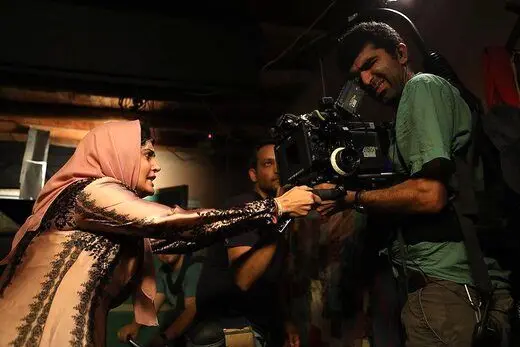 تصویر دیده نشده از الناز شاکردوست پشت‌صحنه فیلم نرگس آبیار