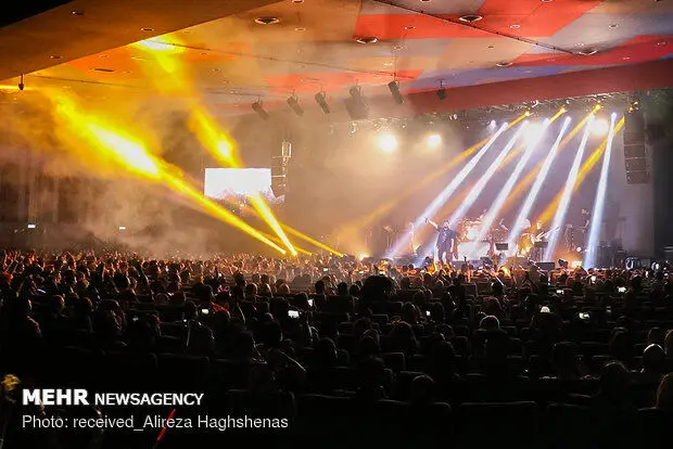 خواننده‌ها سخت مشغول کارند/ رکورد بلیت ۳۰۰ هزار تومانی برای کنسرت