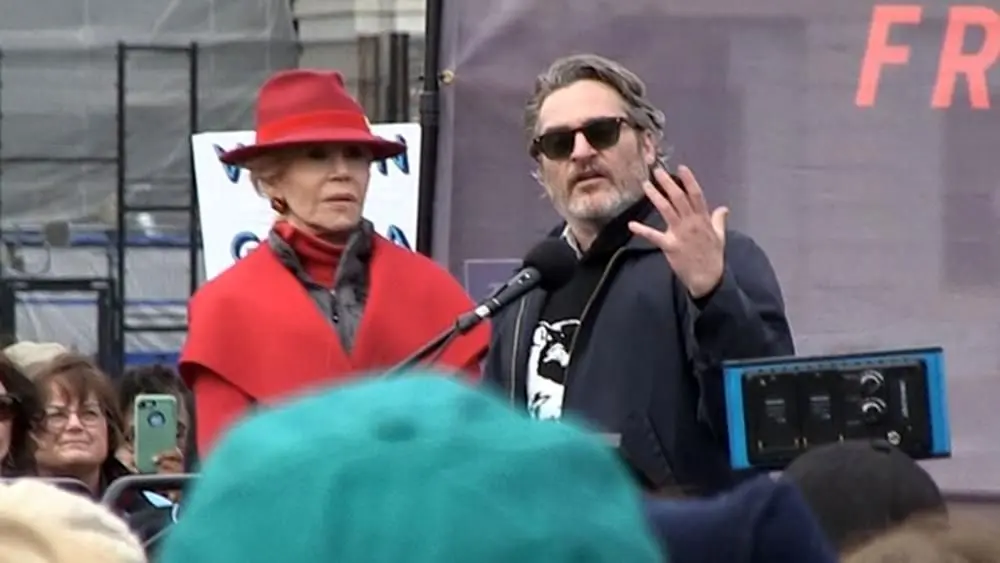 واکین فینیکس بازیگر نقش جوکر بازداشت شد