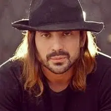 امیرعباس گلاب با آوای صلح روی صحنه می‌آید