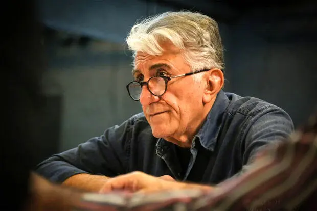 رضا کیانیان «دکتر نون» می‌شود/ بازگشت به طراحی صحنه