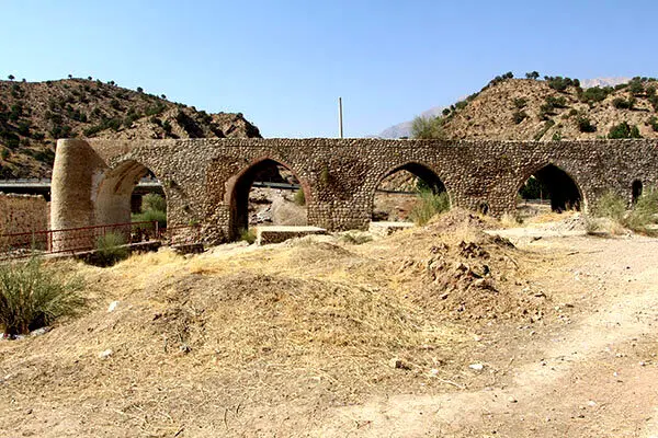 مرمت‌ غیر اصولی پل ساسانی «پاتاوه»
