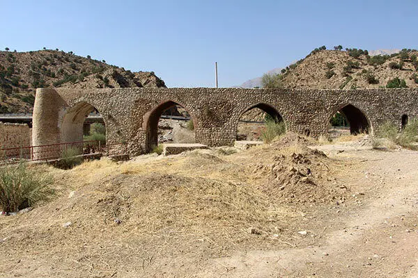 مرمت‌ غیر اصولی پل ساسانی «پاتاوه»
