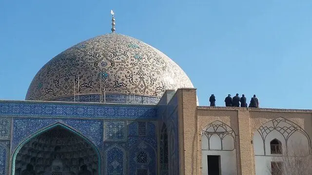 کاشی‌ها پیشمرگ گنبد شدند